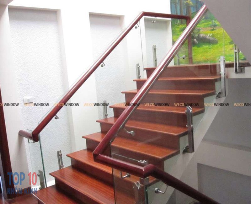 Cầu thang kính là xu hướng xây dựng mới hiện nay