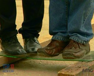 Kính cường lực và kính thường khi bị vỡ