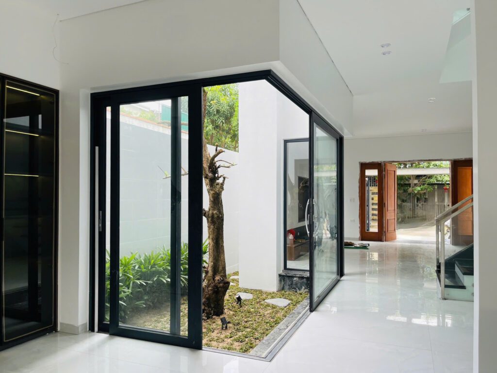 Cửa nhôm PMI là lựa chọn hàng đầu cho các công trình biệt thự, nhà phố hiện đại.