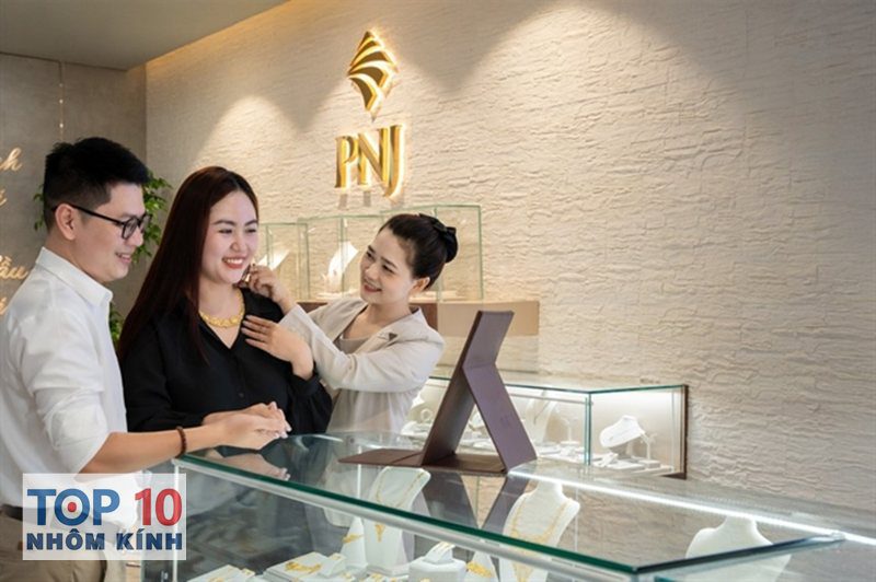 Đánh giá PNJ - Lịch sử phát triển và mạng lưới bán lẻ